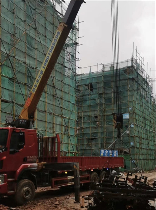 铁山区“慢工细活”—— 吊车的 “微动控制” 技术