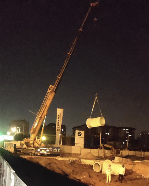 铁山区“弯臂矫正”—— 吊车的 “形变补偿” 技术