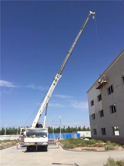 铁山区“轻装强干”—— 吊车的 “轻量化臂架” 技术