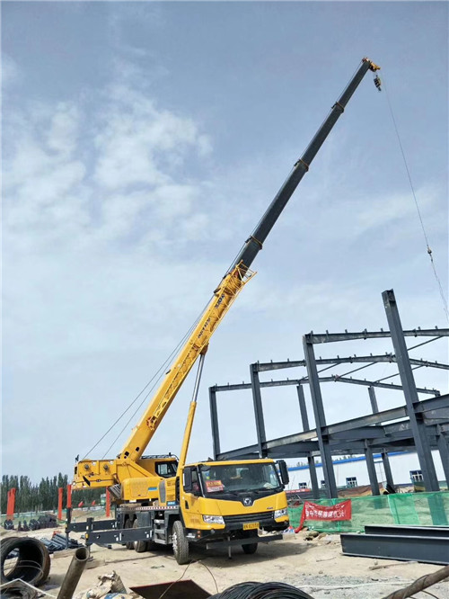 铁山区超高层建筑钢结构吊装案例